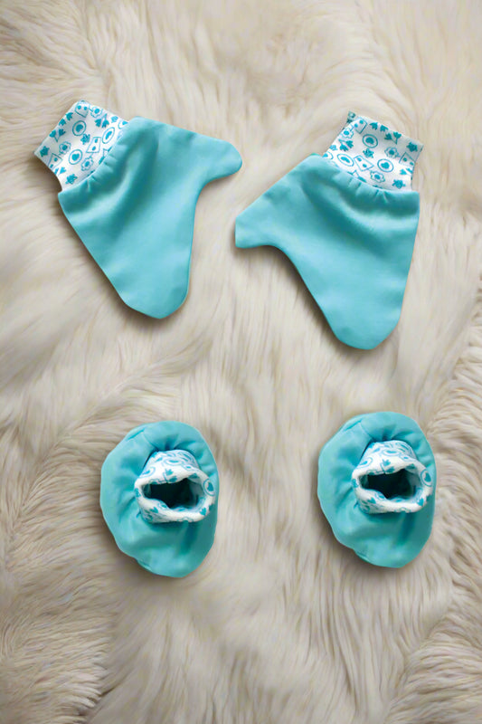 Soft cotton newborn baby mittens and booties set in Blue color for 0–6 months with printed elastic bands